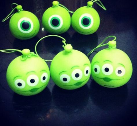 ||| Disney, Monsters Inc, Mike Wazowski, Pixar, Toy Story, aliens, hang, ornament, tree, winter, solstice, gift, decor Disney Christmas Tree Ideas, Diy Disney Christmas Decorations, Disney Diy Christmas Ornaments, Disney Christmas Diy, Disney Ornaments Diy, Disney Christmas Crafts, Alien Christmas, Geek Christmas, Lilo Und Stitch