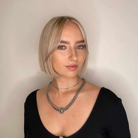 Blonde Bob Micro Bangs, Bob Cuts For Women, Bob Haircuts For Fine Hair, Line Bob Haircut, Medium Bob Haircut, Choppy Bob Haircuts, Fine Straight Hair, Instagram Hairstyles, Bob Haircut For Fine Hair