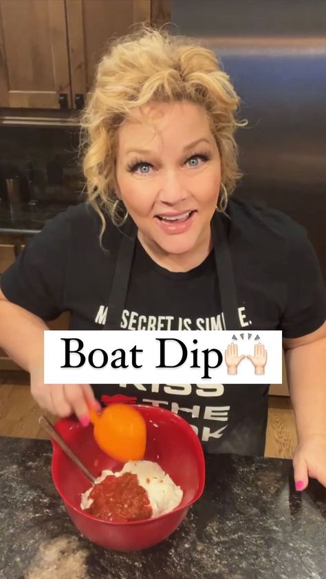 Boat Dip🙌🏻 16 oz sour cream 1/2 cup salsa 1/2 cup Corn 1 ok taco seasoning 1/3 cup mayonnaise 1 cup shredded cheddar Jack 1 tsp each… | Instagram Green Tomato Chutney Recipe, Football Game Snacks, Boat Dip, No Cook Appetizers, Game Snacks, Cream Cheese Dips, Marinade Sauce, Tomato Chutney, Dip Recipes Easy