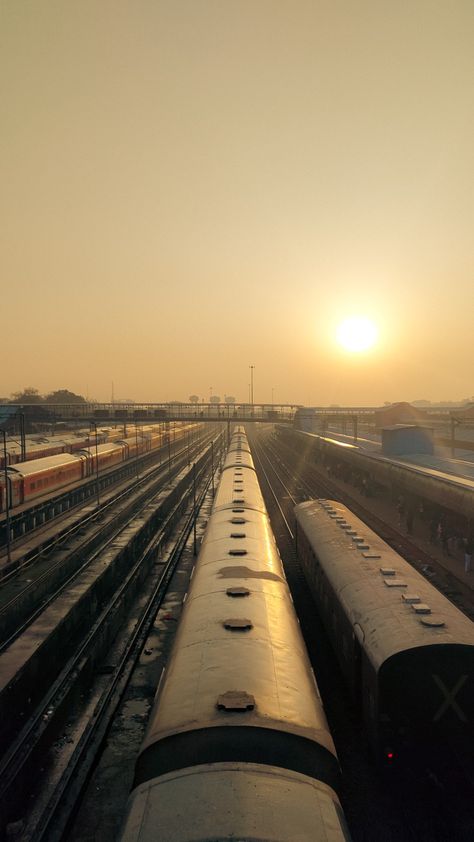 Train Asthetic Picture, Train Journey Instagram Story, Train Photography Aesthetic, Aesthetic Train Photos, Train Snapchat Stories, Train Journey Photography, Traveling Wallpaper, Train Travel Aesthetic, Train Snap