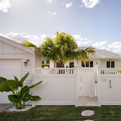 Weatherboard Carport and PVC fence - love this combo. This is the look we are going for. Now to find PVC fence supplier and installer. Who… | Instagram Hamptons Fence, Hamptons Houses, Pvc Fence, White Exterior Houses, House Fence Design, Beach House Exterior, Carport Designs, Front Garden Design, House Design Exterior