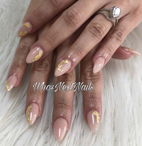 Pink almond and gold nails Almond Nails With Gold Flakes, Pink Gold Nails, Foil Nail Designs, Gold French Tip, Nail Designs Ideas, Gold Nail Designs, Cream Nails, Almond Nail, Gold Tips