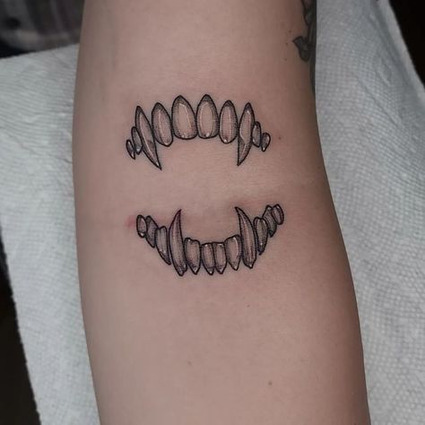 Fangs Tattoo Teeth, Gothic Stomach Tattoos Women, Vampiric Tattoo Ideas, Tattoo On Women Arm, Lost Boys Tattoo Vampire, Unique Horror Tattoos, Vamp Teeth Tattoo, Vampire Tooth Tattoo, Spooky Little Tattoos