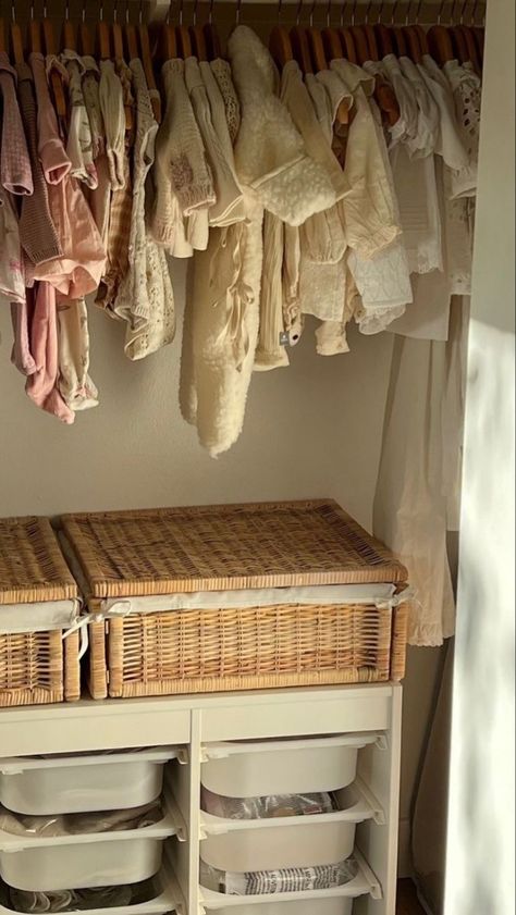 Organization Kids Room, Baby Room Closet, Nursery Closet, Baby Room Inspiration, Nursery Room Inspiration, Nursery Baby Room, Room Closet, Baby Bedroom, Nursery Room Decor