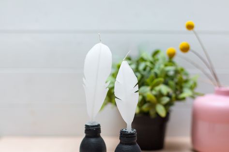 How to Make Feather Candles | eHow.com Feather Candle, Diy Lemonade, Candle Designs, Diy Terrarium Kit, Bird House Kits, Crafts Sewing Projects, Diy Rustic Decor, Paper Plants, Mini Fairy Garden