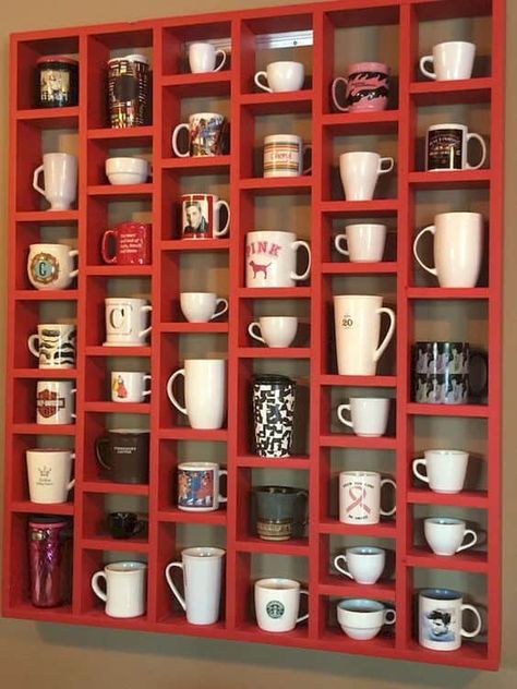 22 DIY Coffee Bar Ideas — Make Your Own Coffee Station Kaffe Station, Coffee Mug Display, Make Your Own Coffee, Mug Storage, Coffee Bar Ideas, Diy Coffee Bar, Coffee Home, Mug Display, Home Coffee Bar