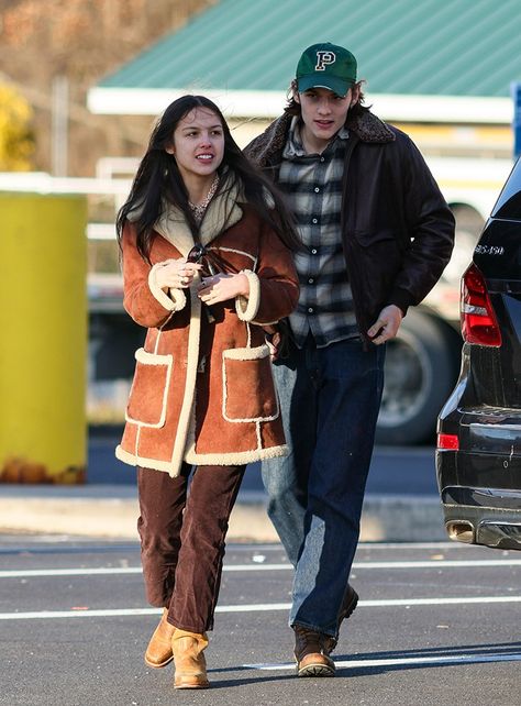 Staying Warm from Olivia Rodrigo and Louis Partridge Pack on PDA in NYC on E! Online Jonas Kaufmann, Louis Partridge, New York Street Style, James Hetfield, New Boyfriend, Keith Richards, New York Style, Mick Jagger, Partridge