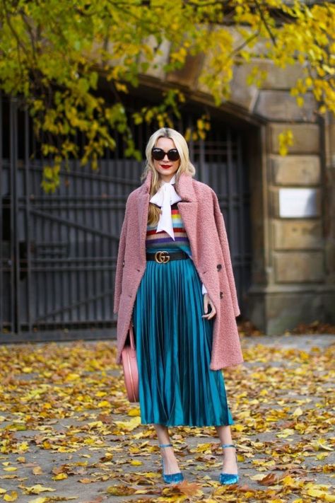 Colors That Go With Teal: How To Mix And Match Wardrobe? | Filosofashion Fashion Blog Teal Pumps Outfit, Teal Colour Combinations, Mix And Match Wardrobe, Mix And Match Outfits Hijab, Teal Pumps, Teal Outfits, In Rainbows, Pumps Outfit, Bow Tie Blouse