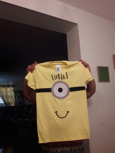 DIY Minion t-shirt Minion Shirts Diy, Minion T Shirt, Minion Shirts, Diy Minions, Shirts Diy, Shirt Diy, Diy Shirt, Halloween Ideas, Home Made