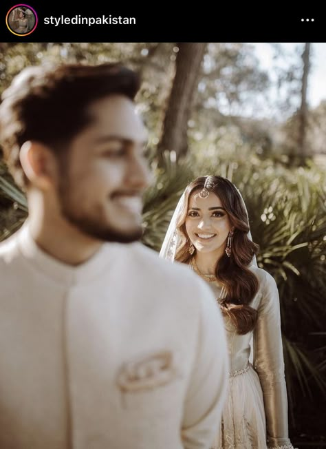 Poses For Engagement Bride, Engment Pose Bride, Couple Engagement Pictures Indian, Fort Pre Wedding Shoot, Couple Engagement Photography Poses, Indian Wedding Pictures Poses, Couple Poses Pre Wedding, Indian Engagement Photos Photography, Pre Wedding Poses Indian