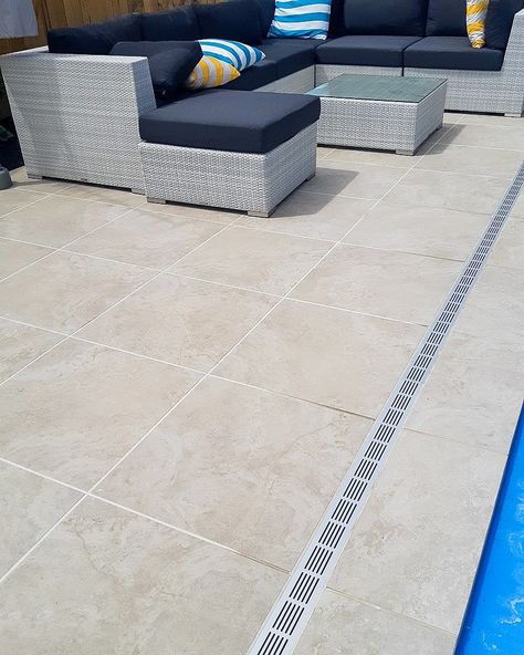 Pool Surrounding Ideas, Straight Line Pool Designs, Pool Necessities, Travertine Pool Coping With Concrete Decking, Infinity Pool Detail, Pool Drain, Swimming Pool Structural Details, Linear Floor Drain, Deck Drain