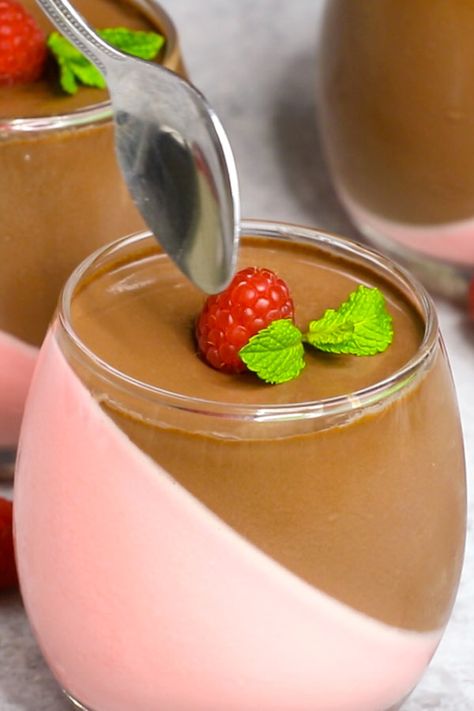 Perfect Chocolate Pudding Raspberry Parfait, Chocolate Jello, Jello Cups, Homemade Chocolate Pudding, Charlotte Cake, Dessert Mini, Parfait Cups, Fast Desserts, Layered Dessert