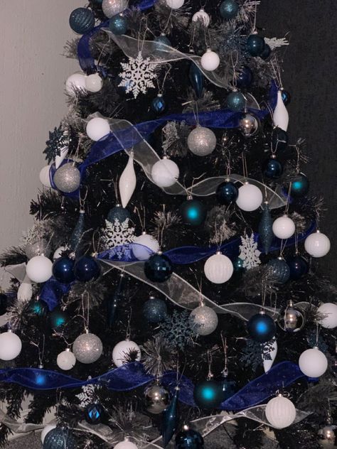 Black Blue Christmas Tree, Black Tree With Blue Ornaments, Blue And Black Christmas Tree, Black And Blue Christmas Tree, Blue Ornaments Christmas Tree, Blue Themed Christmas Tree, Blue Christmas Tree Decorations, Blue Ornaments, White Christmas Tree Ideas