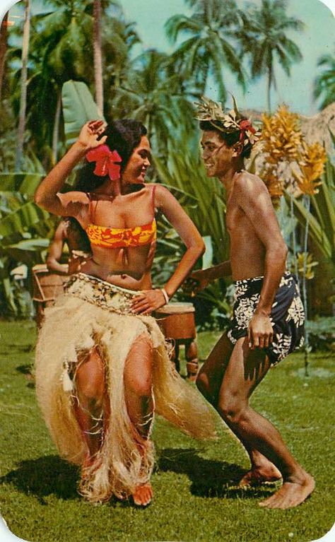 Tamure Tiki Wedding, Polynesian Wedding, Tiki Fashion, Vintage Hawaii Photography, Hawaii Photos, Polynesian Dance, Tahitian Dance, Moody Vintage, Aloha Party