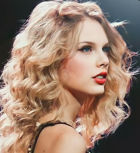 Pictures Of Taylor Swift, Listen To Taylor Swift, Fearless Tour, Fearless Era, 90s Trends, Swift Tour, Taylor Swift Fearless, Taylor Swift Outfits, Taylor Swift Album