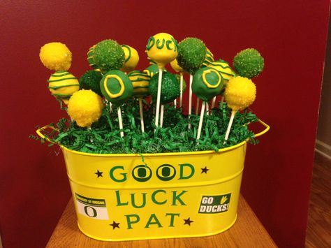 Green And Yellow Food Ideas, Duck Snacks, Oregon Ducks Party, Graduation Cake Pops, Grad Party Theme, Grad Decor, Football Celebrations, Oregon College, Duck Stuff