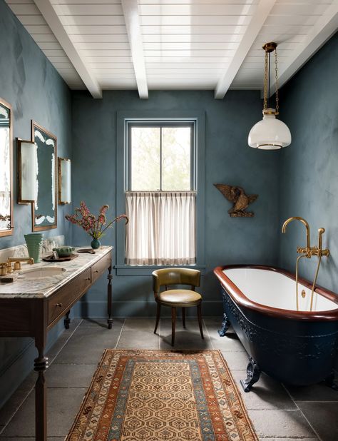 See a Hamptons Home Charmingly Made Over by Heidi Caillier | Architectural Digest Teal Bathroom Paint, Brown Bathroom Paint, Yellow Bathroom Paint, Pink Bathroom Paint, Black Bathroom Paint, Green Bathroom Paint, Blue Bathroom Paint, Lavender Bathroom, Light Blue Bathroom