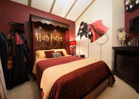 Harry Potter Hotel, Harry Potter Rooms, Harry Potter Themed Bedroom, Luxury Playhouses, Harry Potter Bedroom, Faux Brick Walls, Harry Potter Magic, Harry Potter Room, Cheap Things