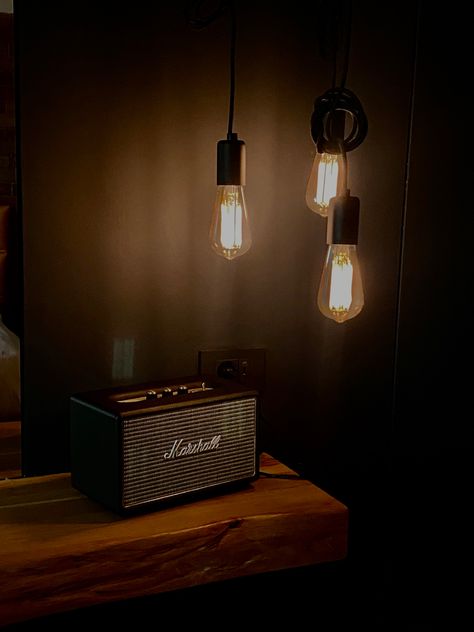 Speaker Marshall, Marshall Box, Marshall Music, Marshall Bluetooth, Learn To Tattoo, Guitar Room, Photography Product, Apartment Aesthetic, Music Aesthetic