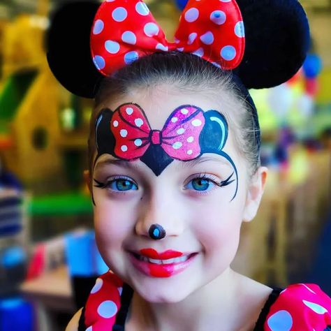 Mini Mouse Face Painting For Kids, Disney Character Face Paint, Mini Mouse Face Painting, Face Paint Characters, Minnie Mouse Makeup For Kids, Face Paint Disney, Mickey Mouse Face Paint, Face Painting Disney, Minnie Mouse Face Paint