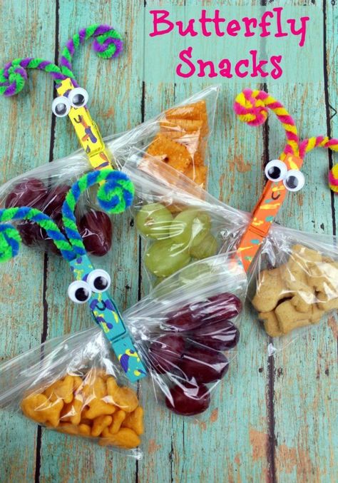 Butterfly snacks - perfect for back to school lunchbox ideas! Butterfly Snacks, Healthy Afternoon Snacks, The Whoot, Preschool Snacks, Lunch Box Snacks, Snacks To Make, School Lunch Box, After School Snacks, School Snacks