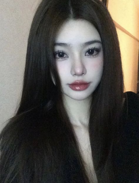 chinese girl asian Dark Women Makeup, Xiaohongshu Makeup Dark, Red Soft Makeup, Vampire Douyin Makeup, Uzzlang Makeup Look, Dark Korean Makeup, Red Douyin Makeup, Soft Dark Makeup, Dark Douyin Makeup