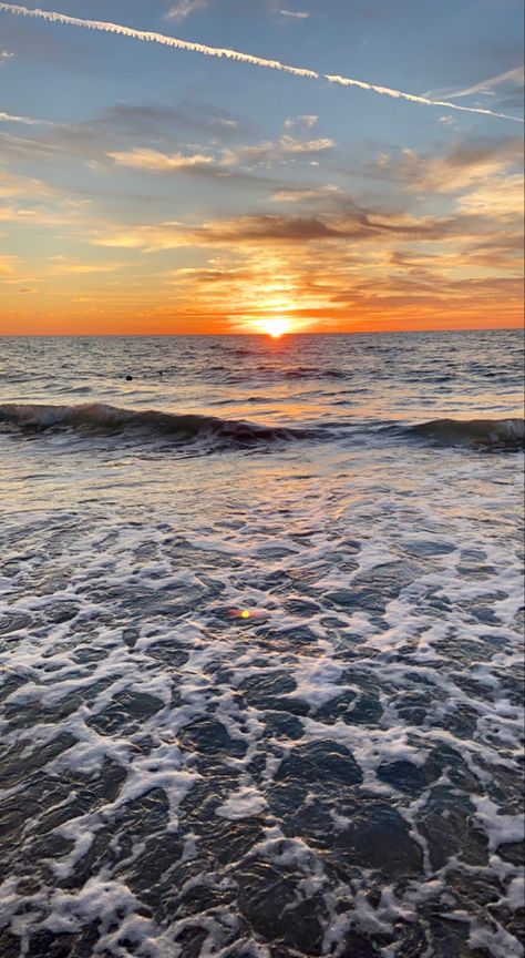 Sunset on the Beach | Manasota Key, Florida #sunset #sunsetphotography #beach #beachsunset #florida #waves #wallpaper Manasota Key Florida, Florida Wallpaper, Manasota Key, Pretty Sunsets, Florida Sunset, Sunset On The Beach, Waves Wallpaper, Scenery Wallpaper, Sarasota