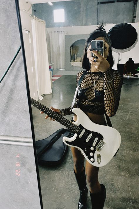 Deja Aesthetic, Rockstar Birthday Photoshoot, Rock N Roll Photoshoot Ideas, Rockstar Theme Photoshoot, Rockstar Aesthetic Photoshoot, Rockstar Black Women, Black Rockstar Aesthetic, Rockstar Theme Outfit, Rock Star Photoshoot