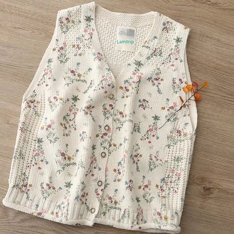 Beautiful Floral Vest High Quality Loose Fit Style For The Look! Cottagecore Aesthetic Clothes, Vest 2023, Cottagecore Clothes, Floral Vests, Cottagecore Outfits, Cottagecore Style, Cropped Knit Sweater, Rustic Flowers, Floral Knit