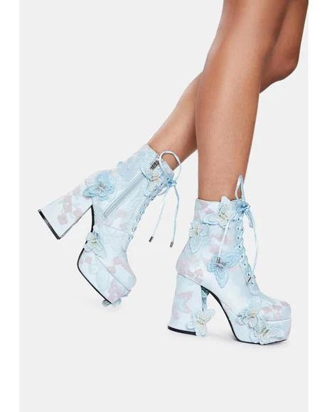 Butterfly Platforms, Gucci Sneakers Outfit, Fashion Zine, Butterfly Boots, Cookie Cat, Pastel Princess, Butterfly Heels, Embroidered Butterflies, Grunge Boots