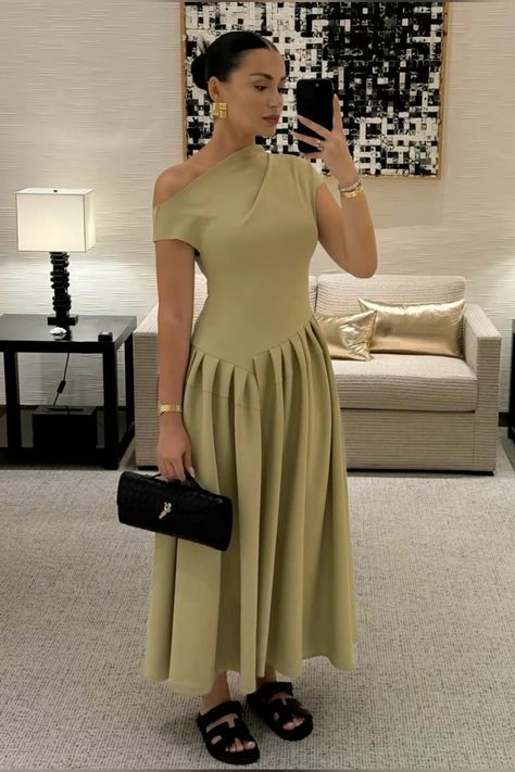 Chic Dress Classy, Modesty Fashion, Effortlessly Chic Outfits, Dress With Short Sleeves, Classy Dress Outfits, Classy Casual Outfits, Modest Fashion Outfits, Mode Inspo, Dressy Outfits