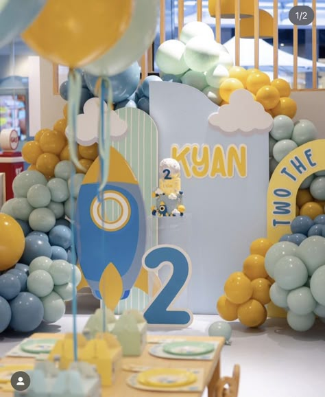 First Birthday Astronaut Theme, Astronaut Birthday Decoration, First Trip Around The Sun Balloon Arch, 1st Birthday Astronaut Theme, First Birthday Boy Astronaut, Birthday Reference, Baby Boy Birthday Themes, Kids Party Planner, Boy Baby Shower Centerpieces