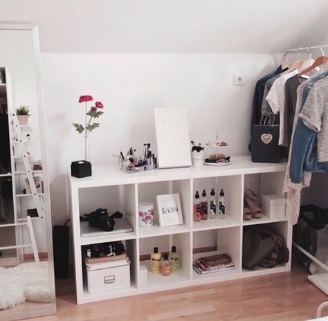 z Rangement Makeup, Dekorasi Kamar Tidur, Vanity Room, Woman Cave, Glam Room, Girly Room, Makeup Rooms, Room Goals, Makeup Room