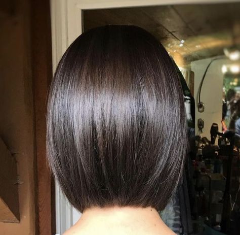 Dark Short Bob Hairstyles, Bob Undercut Hairstyles For Women, Dark Brown Bob Haircut, Bob Pendek, Short Brunette, Modern Bob Haircut, Fine Hair Cuts, Brunette Bob, Chic Short Hair