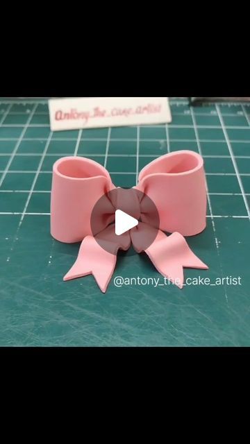 Fondant Bow Tutorial, Fondant Tips, Easy Bow, Fondant Bow, Making Fondant, Birthday Inspo, Bow Tutorial, Mini Bows, Chocolate Baking