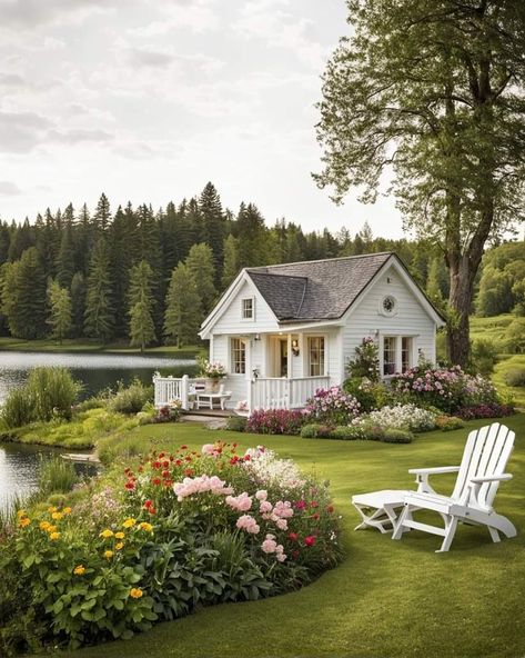 House Countryside Aesthetic, Rural House Exterior, Cottagecore Farmhouse Exterior, Cottage Family Aesthetic, Cozy Houses Cottages, Ranch Home Aesthetic, English Countryside Home Exterior, Little House Aesthetic, Cute Houses Aesthetic