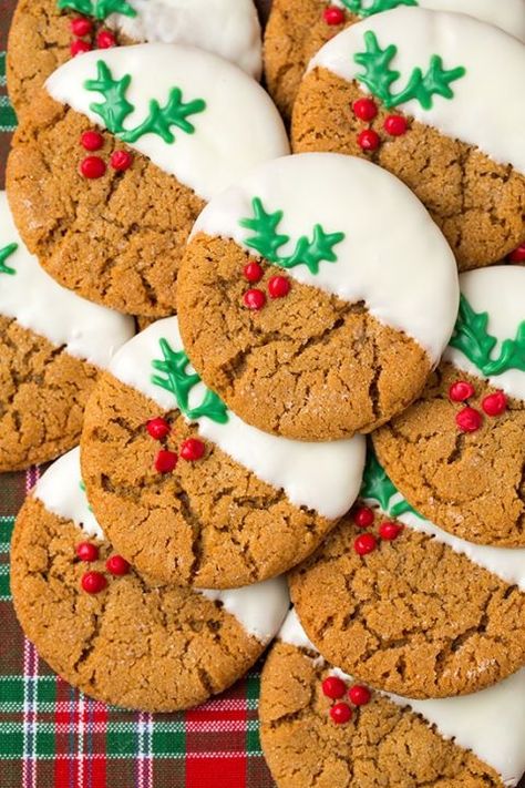 Dipped in white chocolate and decorated with candy melts, these are christmas cookies with cheer. Whoever decorated these White Chocolate Dipped Ginger Cookies deserves a round of applause! by Serenab12 Chewy Ginger Cookies, Christmas Baking Recipes, Ginger Bread Cookies Recipe, Cocoa Cookies, Christmas Cookies Easy, Christmas Tree Cookies, Crinkle Cookies, Xmas Cookies, Ginger Cookies