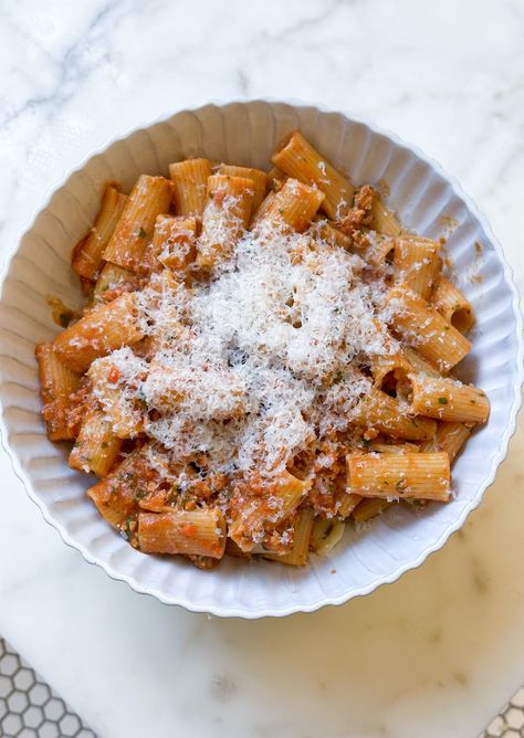 Chicken Bolognese — Katie Lee Biegel Chicken Bolognese, Katie Lee Biegel, Day In New York City, Yummy Dishes, Bolognese Recipe, Food Critic, Pot Roast Recipes, Canned Tomato Sauce, Chicken Dishes Recipes