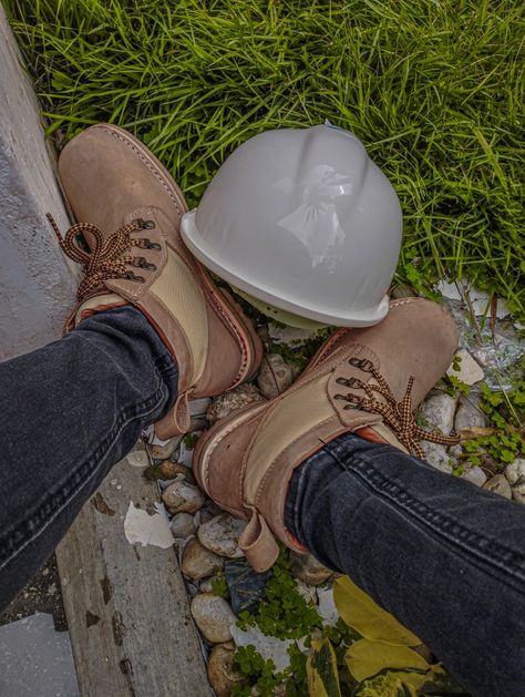 Casco blanco Botas Obra Construcción Handyman Aesthetic, Construction Worker Aesthetic, Builder Aesthetic, Civil Engineering Aesthetic, Engineer Aesthetic, Engineering Aesthetic, Engineer Girl, Ing Civil, Happy Birthday Love Quotes