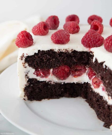 Chocolate Raspberry Cake With Cream Cheese Frosting, Easy Berry Cake Recipes, Chocolate Cake Cream Cheese Frosting, Chocolate Cake Vanilla Frosting, Raspberry Birthday Cake, Beattys Chocolate Cake, Raspberry Chocolate Cake, Chocolate Cake With Cream Cheese, Berry Cake Recipe