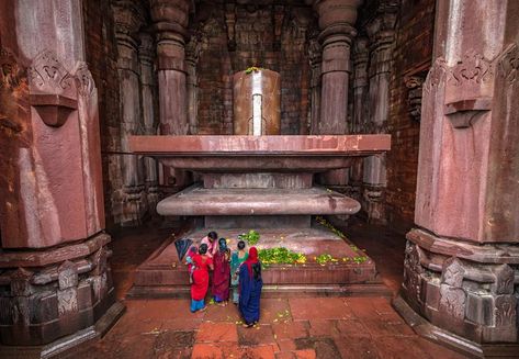 Bhojpur, Bhopal, Mahdya Pradesh, travel, tourism, shiv temple in Madhya Pradesh Bhojpur Shiva Temple, Buddha Art Drawing, Madhya Pradesh, Buddha Art, Shiva, Temple, Fireplace, Marvel, Architecture