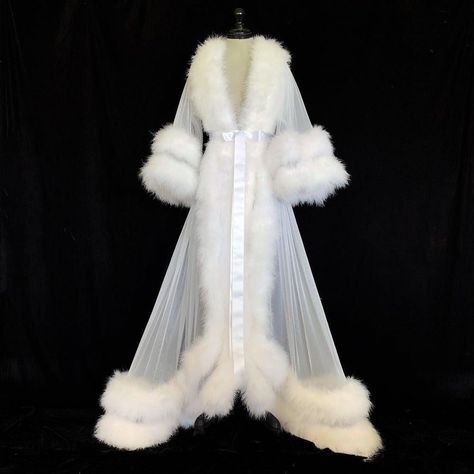 Dressing Gown Queen Foxier - The Drag Queen Closet Gown Queen, Fancy Robes, Tulle Dresses, Queen Love, Bridal Wrap, Women's Robe, Drag Queens, Feather Dress, White Fur