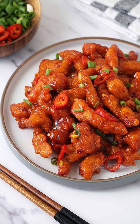 Crispy Honey Chilli Chicken Crispy Honey Chilli Chicken, Crispy Chilli Chicken, Honey Chilli Chicken, Salt And Chilli Chicken, Beijing Beef, Chicken Chilli, Chilli Chicken Recipe, Sweet Chilli Chicken, Fried Chicken Strips