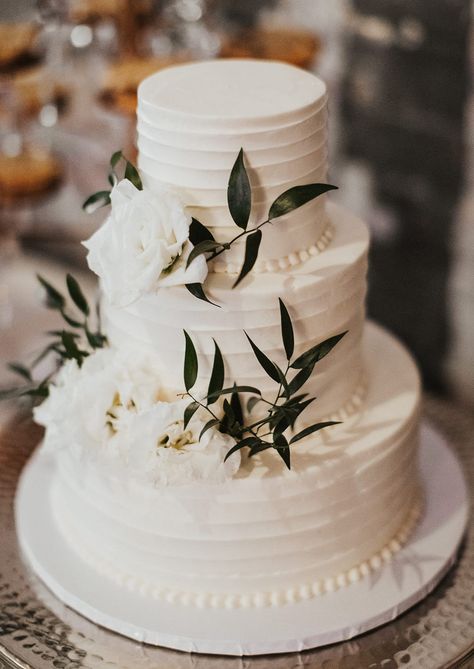 Aria | Winter Wedding Inspiration | Minneapolis Florist | Emily and Tony Vintage Pasta, Wedding Cakes Elegant, Elegant Birthday Cakes, Winter Wedding Cake, Simple Elegant Wedding, Floral Wedding Cakes, Wedding Cakes Blue, Wedding Cakes With Cupcakes, Simple Wedding Cake