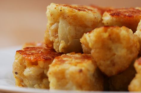 Cauliflower Tater Tots, Cauliflower Tots, Keto Air Fryer, Cheesy Cauliflower, Vegan Cauliflower, Tasty Videos, Tater Tots, Cauliflower Recipes, Foodie Recipes