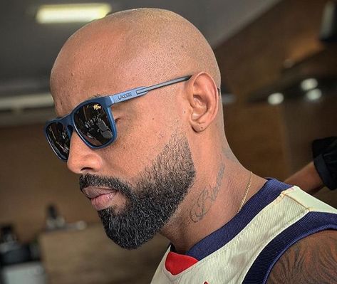 Bald Black Man With Beard, Bald Men With Beards Black, Beard Bald Head Men, Bald With A Beard, Bald Beard Styles For Men, Groom Beard Style, Bald Bearded Men Style, Bald With Beard Style, Tapered Beard Styles