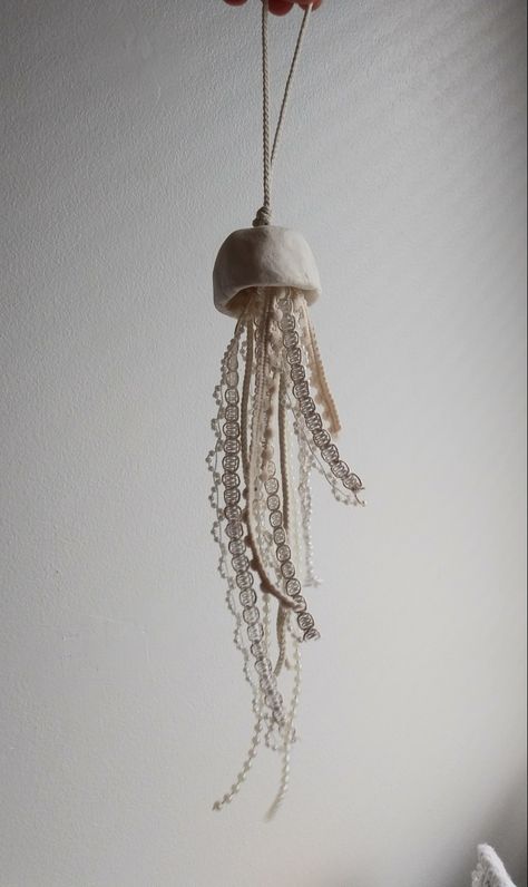 Ceramic Jellyfish, Clay Jellyfish, Jellyfish Mobile, Waldorf Crafts, Sculpture Art Clay, Astuces Diy, Paper Mache Art, Ceramics Pottery Art, Ceramics Projects