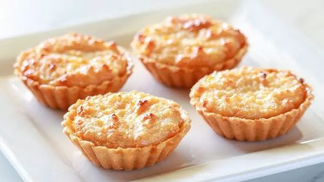 mary berry coconut tarts Portuguese Coconut Tarts, Belize Desserts, Coconut Tarts Recipe Caribbean, Coconut Tarts Recipe, Coconut Tart Recipe, Mary Berry Recipes, Belize Recipes, Belizean Food, Delight Recipes