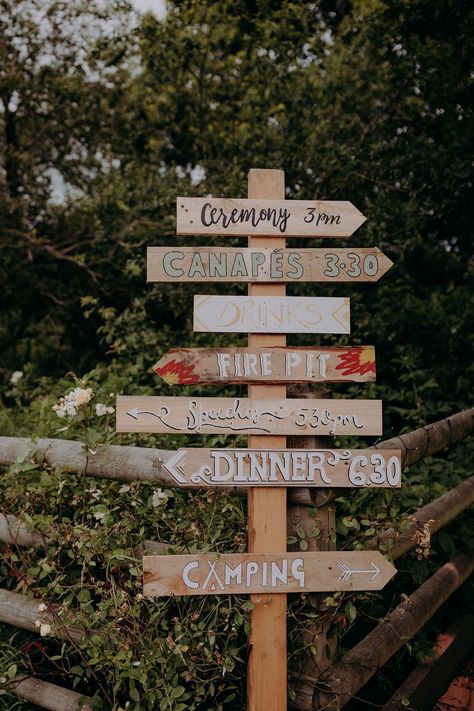 DIY wooden wedding sign - how to save for your wedding | Irene Yap | <a href="https://www.rockmywedding.co.uk/diy-wedding-sign">See more of this real wedding</a> Order Of The Day Wedding, Festival Style Wedding, Rustic Garden Wedding, Rustic Farm Wedding, Garden Wedding Reception, Wedding Decorations On A Budget, Wedding Signs Diy, Homemade Wedding, Rustic Wedding Diy