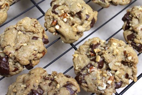 Wendy’s Baconator Chocolate Chip Cookie Recipe is a must try Classic Chocolate Chip Cookies Recipe, Pub Snack, Cookie Contest, Chocolate Cookie Dough, Chocolate Chip Cookie Recipe, Salted Chocolate, Best Chocolate Chip Cookie, Chip Cookie Recipe, Sweet Cookies